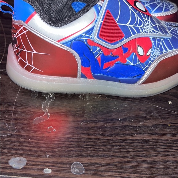 Spider-Man sneakers - Picture 3 of 6